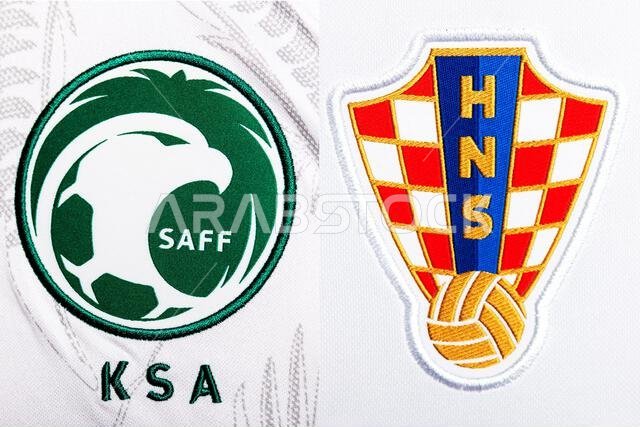 صورة مقرّبة لشعار المنتخب الوطني لكرة القدم على الطقم الأساسي. كأس العالم FIFA قطر 2022.