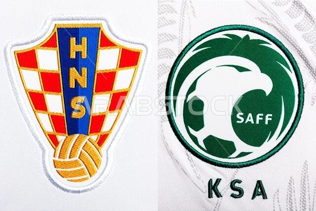 صورة مقرّبة لشعار المنتخب الوطني لكرة القدم على الطقم الأساسي. كأس العالم FIFA قطر 2022.
