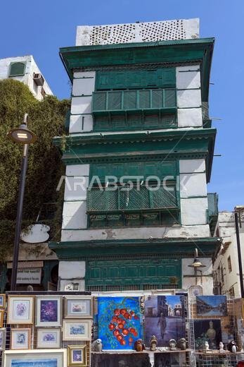 أكاديمية الفنون الجميلة تعرض لوحات فنية في منطقة البداد، جدة، المملكة العربية السعودية