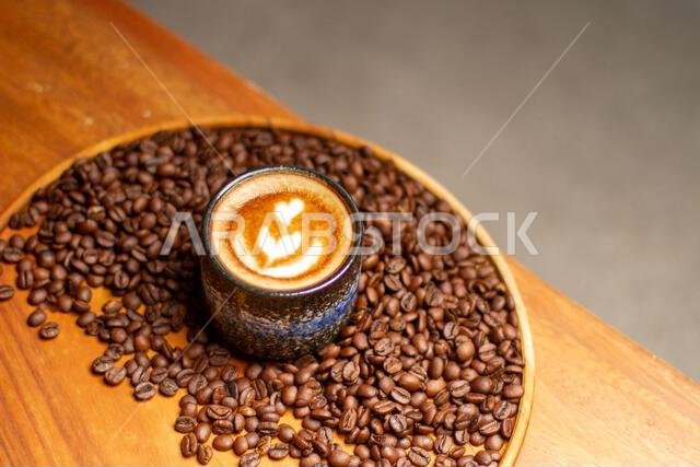 قهوة لذيذة مع فن اللاتيه