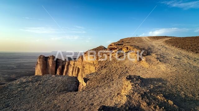 حافة العالم، معلم طبيعي ووجهة سياحية شهيرة بالقرب من الرياض - المملكة العربية السعودية.