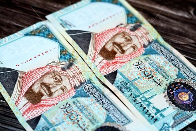 Obverse side of Saudi Arabia 20 SAR twenty Saudi riyals cash money banknote with the photo of king AbdulAziz Al Saud and Quba mosque in Madinah isolat Obverse side of Saudi Arabia 20 SAR twenty Saudi riyals cash money banknote with the photo of king AbdulAziz Al Saud and Quba mosque in Madinah isolat