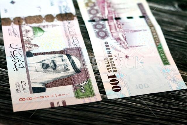 Obverse and reverse sides of Saudi Arabia 100 SAR one hundred riyals cash money banknote with the photo of king Abdullah Bin AbdulAziz, prophet Medina