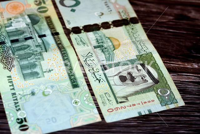 ورقة نقدية من فئة ٥٠ ريال سعودي تحمل صورة الملك عبد الله بن عبد العزيز وقبة الصخرة والمسجد الأقصى.