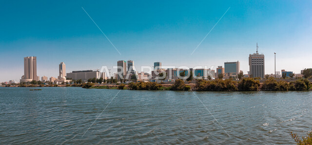 إطلالة جميلة على كورنيش جدة بالمملكة العربية السعودية ، واجهة جدة البحرية على سواحل البحر الأحمر غرب المملكة ، السياحة في السعودية ، المناظر الطبيعية الخلابة ، المعالم السياحية والساحلية في جدة