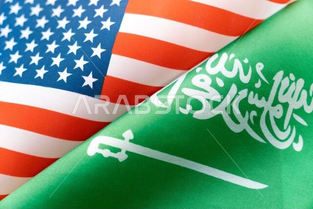 خلفية أعلام الولايات المتحدة الأمريكية والمملكة العربية السعودية. مفهوم التفاعل أو المواجهة بين البلدين. العلاقات الدولية. ص