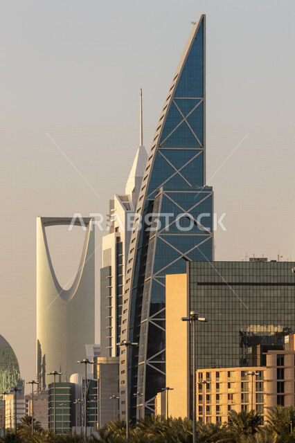 صورة إبداعية لمدينة الرياض ، الأبراج وناطحات السحاب ، الفن الهندسي المعماري بالسعودية ، معالم سياحية مشهورة بالرياض في المملكة العربية السعودية ، السياحة في السعودية ، برج المملكة ، برج حمد