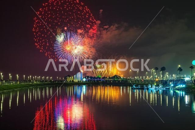 الألعاب النارية في مدينة الخبر، المملكة العربية السعودية، 23 سبتمبر 2022: الاحتفال باليوم الوطني للمملكة العربية السعودية. الألعاب النارية في مدينة الخبر، المملكة العربية السعودية، 23 سبتمبر 2022: الاحتفال باليوم الوطني للمملكة العربية السعودية.