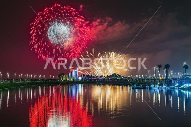 الألعاب النارية في مدينة الخبر، المملكة العربية السعودية، 23 سبتمبر 2022: الاحتفال باليوم الوطني للمملكة العربية السعودية.