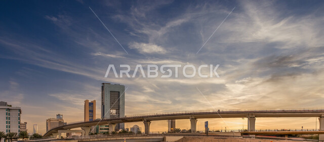 صورة إبداعية لمدينة الرياض ، الفن الهندسي المعماري بالسعودية، معالم سياحية مشهورة بالرياض في المملكة العربية السعودية ، حركة سير السيارات على الطريق العام ، الحركة المرورية ، طريق الملك فهد في الرياض