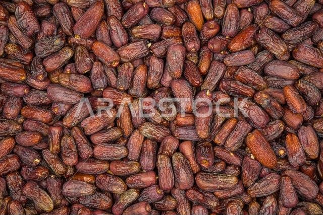 من ثمار تمور المدينة المنورة المملكة العربية السعودية عجوة صقعي صفاوي مجدول لبانا مبروم خضري عنبرة من ثمار تمور المدينة المنورة المملكة العربية السعودية عجوة صقعي صفاوي مجدول لبانا مبروم خضري عنبرة
