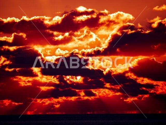 مجموعة من صور غروب الشمس الملتقطة في مواقع مختلفة: المغرب، مالطا، الصحراء العربية
