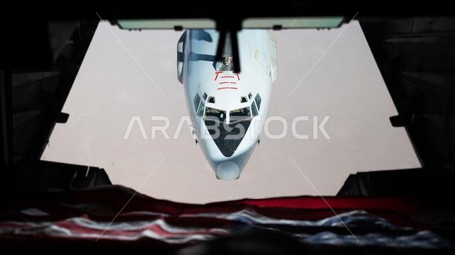 في 7 أبريل/نيسان 2022، اتصلت طائرة استطلاع أمريكية من طراز E-3 Sentry بطائرة KC-10 Extender للتزود بالوقود جواً فوق منطقة مسؤولية القيادة المركزية الأمريكية. تُعدّ KC-10 طائرة متطورة للتزود بالوقود ونقل البضائع، وتوفر قدرة التزود بالوقود جواً ذات المدى العالمي للقوات الجوية التاسعة (القوات الجوية المركزية) لدعم طائرات القوات المشتركة وطائرات الدول الشريكة في جميع أنحاء منطقة مسؤولية القيادة المركزية الأمريكية. (صورة من سلاح الجو الأمريكي، بعدسة الرقيب أول جاكوب ب. رايتسمان)