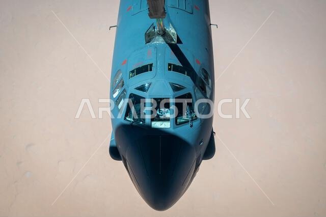 تتلقى قاذفة قنابل من طراز B-52H ستراتوفورتريس تابعة لسلاح الجو الأمريكي الوقود من طائرة KC-10 إكستندر تابعة لسلاح الجو الأمريكي، والمخصصة لسرب التزود بالوقود الجوي الاستكشافي 908، فوق المملكة العربية السعودية، في 29 مارس 2022. ويُبرز وجود قاذفة B-52H قدرة القيادة المركزية الأمريكية على توفير قوة جوية قتالية فورية، فضلاً عن التزامها تجاه الشركاء والأمن الإقليمي. (صورة من سلاح الجو الأمريكي، بعدسة الرقيب جوزيف بيك) تتلقى قاذفة قنابل من طراز B-52H ستراتوفورتريس تابعة لسلاح الجو الأمريكي الوقود من طائرة KC-10 إكستندر تابعة لسلاح الجو الأمريكي، والمخصصة لسرب التزود بالوقود الجوي الاستكشافي 908، فوق المملكة العربية السعودية، في 29 مارس 2022. ويُبرز وجود قاذفة B-52H قدرة القيادة المركزية الأمريكية على توفير قوة جوية قتالية فورية، فضلاً عن التزامها تجاه الشركاء والأمن الإقليمي. (صورة من سلاح الجو الأمريكي، بعدسة الرقيب جوزيف بيك)