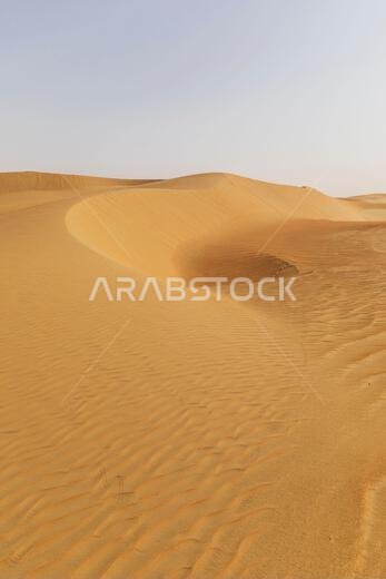 الكثبان الرملية والرمال الملونة في صحراء الربع الخالي
