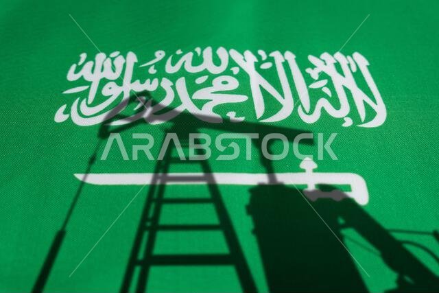 صناعة النفط في المملكة العربية السعودية. منصات النفط على خلفية علم المملكة العربية السعودية. التعدين وتصدير النفط. التجارة في سوق الوقود العالمي. صناعة الوقود صناعة النفط في المملكة العربية السعودية. منصات النفط على خلفية علم المملكة العربية السعودية. التعدين وتصدير النفط. التجارة في سوق الوقود العالمي. صناعة الوقود