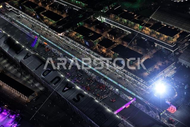 شبكة الانطلاق قبل بداية السباق. جائزة السعودية الكبرى، الأحد 27 مارس 2022. جدة، المملكة العربية السعودية. 27/03/2022. بطولة العالم للفورمولا 1، الجولة الثانية، جائزة السعودية الكبرى، جدة، المملكة العربية السعودية، يوم السباق. حقوق الصورة محفوظة لـ: XPB/Press Association Images.