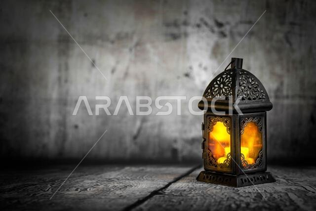 تضيء فوانيس رمضان في أجواء أو بيئة ذات طابع كلاسيكي. تضيء فوانيس رمضان في أجواء أو بيئة ذات طابع كلاسيكي.