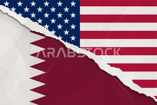 خلفية من ورق ممزق عليه علم الولايات المتحدة وقطر، بنمط خشن. مفهوم مجرد للصراعات الاقتصادية والسياسية والحرب بين الولايات المتحدة وقطر.