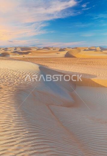 الكثبان الرملية والرمال الملونة في صحراء الربع الخالي