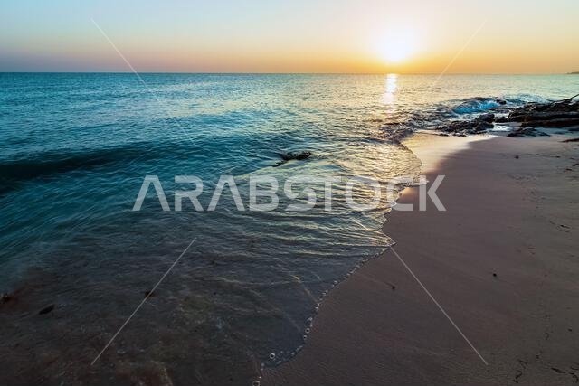 شاطئ رأس تنورة بالقرب من الجبيل، المملكة العربية السعودية.