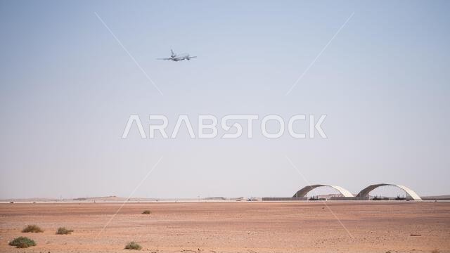 أقلعت طائرة التزود بالوقود الجوي KC-10 Extender التابعة لسلاح الجو الأمريكي، والمخصصة للسرب 908 للتزود بالوقود الجوي الاستكشافي، من قاعدة الأمير سلطان الجوية بالمملكة العربية السعودية، في 3 مارس 2022. وتُعد هذه أول مهمة قتالية يُنفذها السرب 908 للتزود بالوقود الجوي الاستكشافي بعد انتقاله من قاعدة الظفرة الجوية في الإمارات العربية المتحدة إلى قاعدة الأمير سلطان الجوية، حيث سيوفر قدرة عالمية على التزود بالوقود الجوي لدعم طائرات القوات المشتركة وطائرات الدول الشريكة في جميع أنحاء منطقة مسؤولية القي أقلعت طائرة التزود بالوقود الجوي KC-10 Extender التابعة لسلاح الجو الأمريكي، والمخصصة للسرب 908 للتزود بالوقود الجوي الاستكشافي، من قاعدة الأمير سلطان الجوية بالمملكة العربية السعودية، في 3 مارس 2022. وتُعد هذه أول مهمة قتالية يُنفذها السرب 908 للتزود بالوقود الجوي الاستكشافي بعد انتقاله من قاعدة الظفرة الجوية في الإمارات العربية المتحدة إلى قاعدة الأمير سلطان الجوية، حيث سيوفر قدرة عالمية على التزود بالوقود الجوي لدعم طائرات القوات المشتركة وطائرات الدول الشريكة في جميع أنحاء منطقة مسؤولية القي