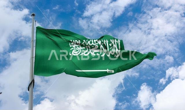 علم المملكة العربية السعودية - علم قماشي واقعي يرفرف