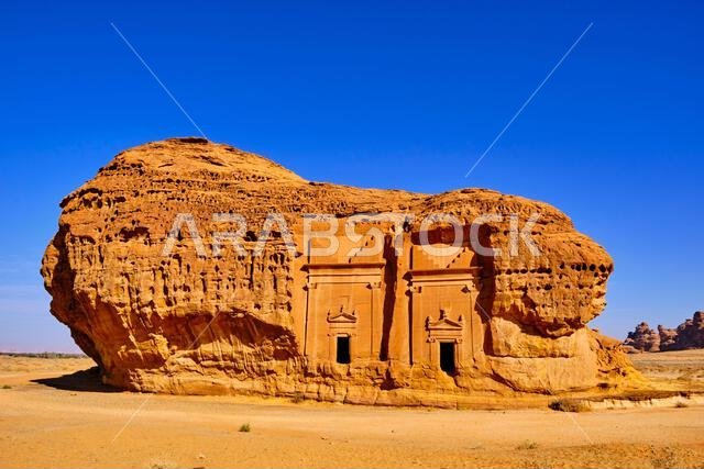 المملكة العربية السعودية، منطقة المدينة المنورة، العلا أو العلا، قبر النبطي في الحجر (مدائن صالح) الموقع الأثري، قبر جبل الأحمر