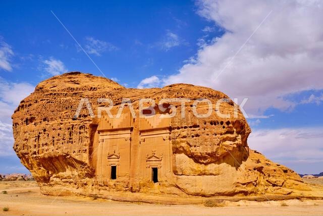 المملكة العربية السعودية، منطقة المدينة المنورة، العلا أو العلا، قبر النبطي في الحجر (مدائن صالح) الموقع الأثري، قبر جبل الأحمر