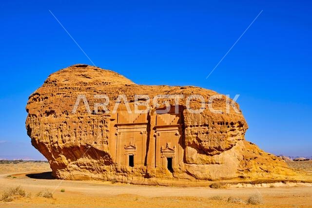 المملكة العربية السعودية، منطقة المدينة المنورة، العلا أو العلا، قبر النبطي في الحجر (مدائن صالح) الموقع الأثري، قبر جبل الأحمر