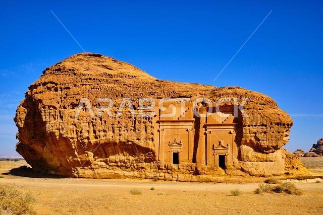 المملكة العربية السعودية، منطقة المدينة المنورة، العلا أو العلا، قبر النبطي في الحجر (مدائن صالح) الموقع الأثري، قبر جبل الأحمر