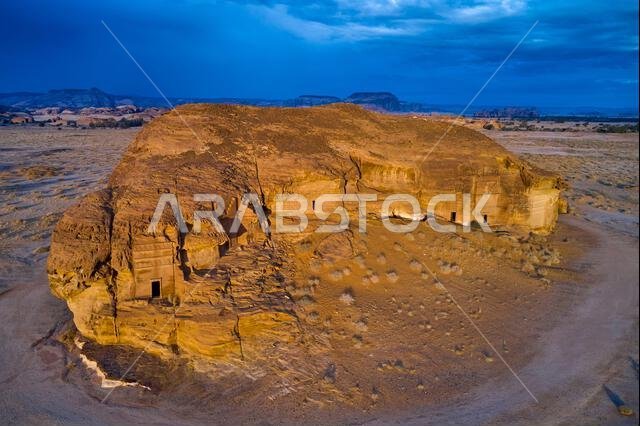 المملكة العربية السعودية، منطقة المدينة المنورة، العلا أو العلا، قبر النبطي في الحجر (مدائن صالح) الموقع الأثري، قبر جبل الأحمر المملكة العربية السعودية، منطقة المدينة المنورة، العلا أو العلا، قبر النبطي في الحجر (مدائن صالح) الموقع الأثري، قبر جبل الأحمر