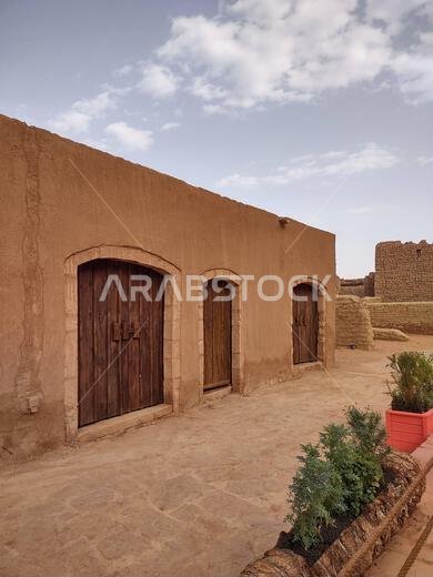 The city of Al-Ula is located in the northwest of the Kingdom of Saudi Arabia, affiliated to the Al-Madinah Al-Munawwarah region.