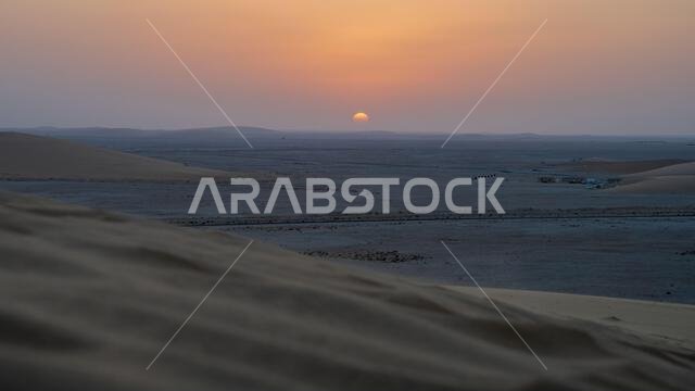 غروب شمس خلاب في كثيب رملي غنائي في قطر