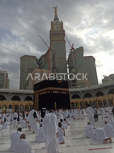 الكعبة المشرفة في مكة المكرمة بالمملكة العربية السعودية، الحرم المكي، أداء مناسك الحج والعمرة، الطواف حول الكعبة المشرفة، برج الساعة، العبادة والتقرب الى الله، معالم دينية اسلامية في السعودية