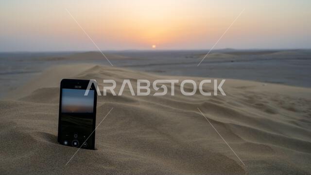 تسجيل غروب الشمس بالهاتف المحمول على الكثبان الرملية المغنية في قطر