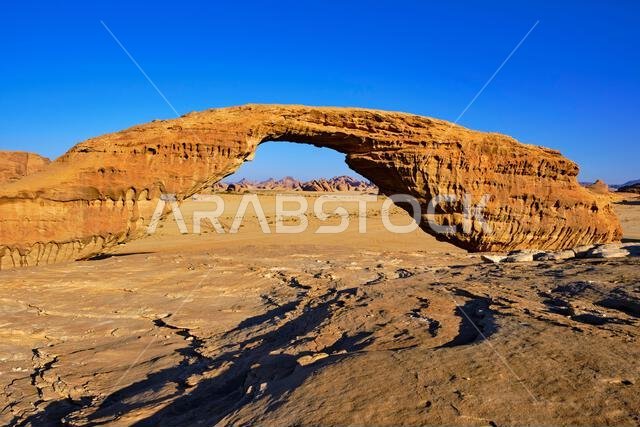 المملكة العربية السعودية، منطقة المدينة المنورة، العلا أو العلا، جبل القوس، صخرة على شكل قوس