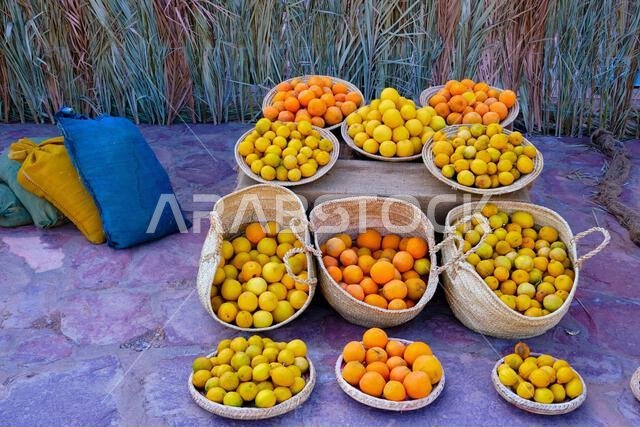 المملكة العربية السعودية، منطقة المدينة المنورة، العلا أو العلا، السوق المحلي، برتقالي