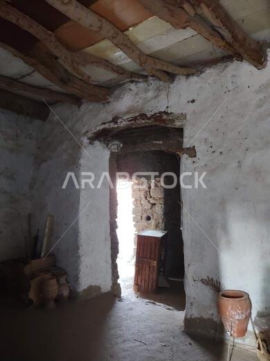 تقع مدينة العلا في شمال غرب المملكة العربية السعودية، وهي تابعة لمنطقة المدينة المنورة.