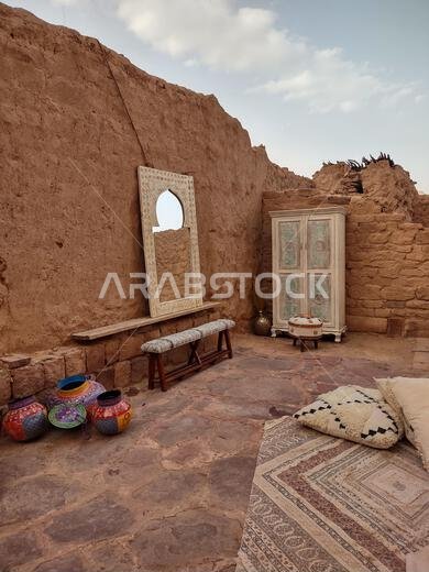 The city of Al-Ula is located in the northwest of the Kingdom of Saudi Arabia, affiliated to the Al-Madinah Al-Munawwarah region.