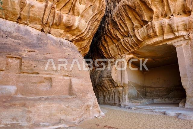 المملكة العربية السعودية، منطقة المدينة المنورة، العلا أو العلا، موقع مقبرة الأنباط في الحِجر (مدائن صالح) الأثري، جبل إثلِب