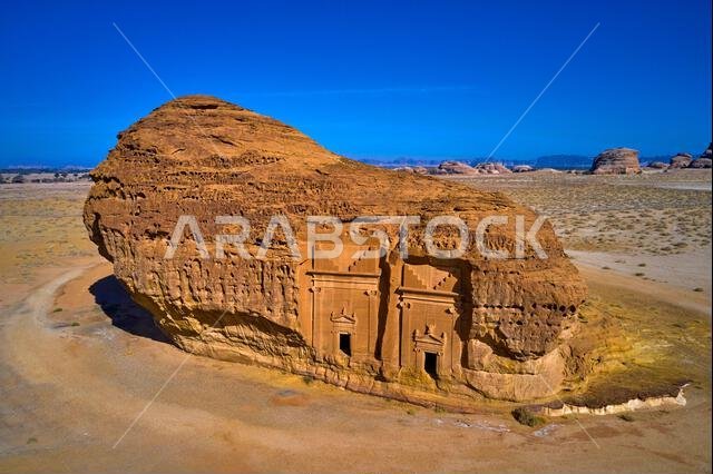 المملكة العربية السعودية، منطقة المدينة المنورة، العلا أو العلا، قبر النبطي في الحجر (مدائن صالح) الموقع الأثري، قبر جبل الأحمر المملكة العربية السعودية، منطقة المدينة المنورة، العلا أو العلا، قبر النبطي في الحجر (مدائن صالح) الموقع الأثري، قبر جبل الأحمر