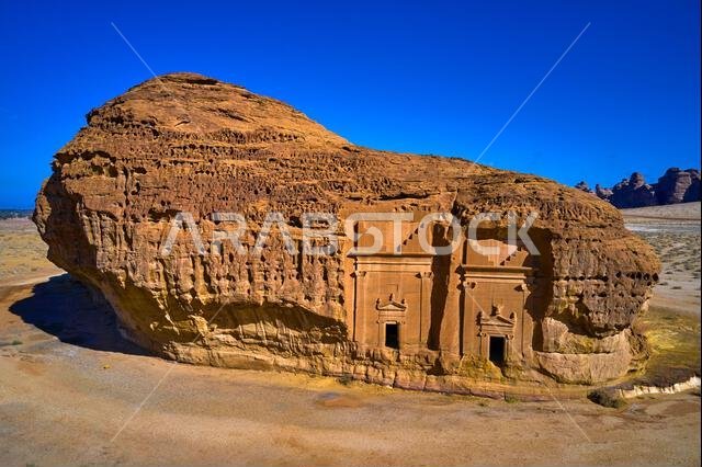 المملكة العربية السعودية، منطقة المدينة المنورة، العلا أو العلا، قبر النبطي في الحجر (مدائن صالح) الموقع الأثري، قبر جبل الأحمر المملكة العربية السعودية، منطقة المدينة المنورة، العلا أو العلا، قبر النبطي في الحجر (مدائن صالح) الموقع الأثري، قبر جبل الأحمر