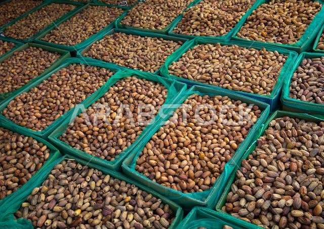 التمور المعروضة للبيع في سوق، منطقة نجران، نجران، المملكة العربية السعودية التمور المعروضة للبيع في سوق، منطقة نجران، نجران، المملكة العربية السعودية