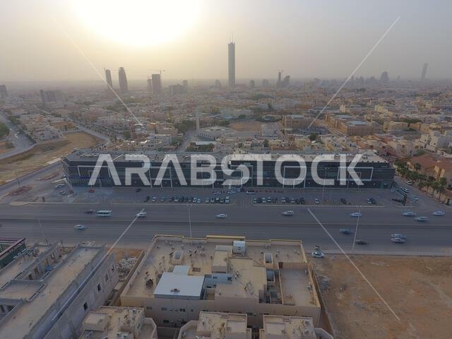 لقطة جوية لمبنى مع بعض معالم مدينة الرياض في الخلفية