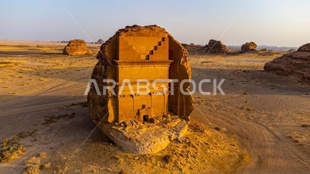 صورة جوية لمقبرة لحيان ابن كوزة، مدائن صالح (الحجر) (الحجر)، أحد مواقع التراث العالمي لليونسكو، العلا، المملكة العربية السعودية، الشرق الأوسط