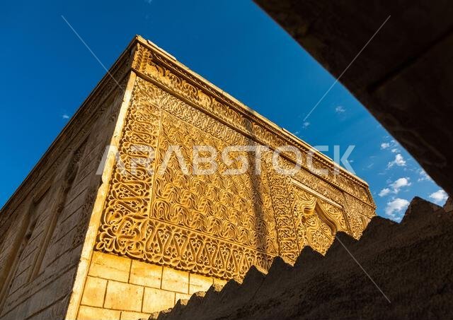 منزل فرساني مزين بالجبس واللوحات الجدارية، منطقة جازان، فرسان، المملكة العربية السعودية