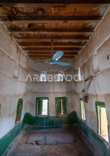 داخل منزل طيني تقليدي مهجور، محافظة نجران، نجران، المملكة العربية السعودية