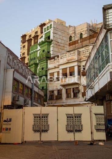 منزل قديم ذو مشربية خشبية في حي البلد، منطقة مكة المكرمة، جدة، المملكة العربية السعودية