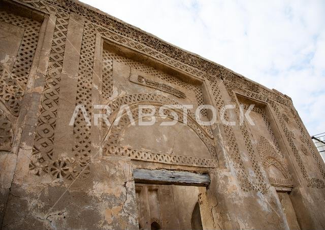 منزل فرساني مزين بالجبس واللوحات الجدارية، منطقة جازان، فرسان، المملكة العربية السعودية